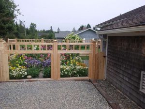 custom-wood-garden-fence