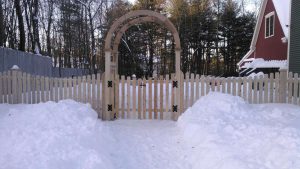 spaced-picket-with-arbor